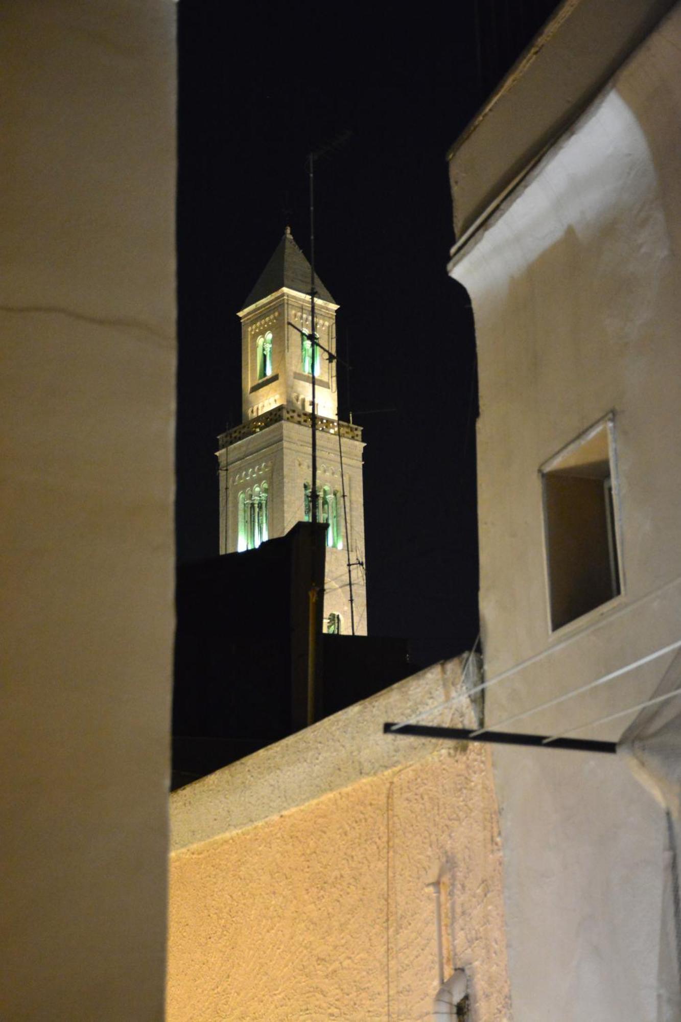 Appartamento Casa Chloe - Vicino Al Porto E Basilica San Nicola Bari Esterno foto